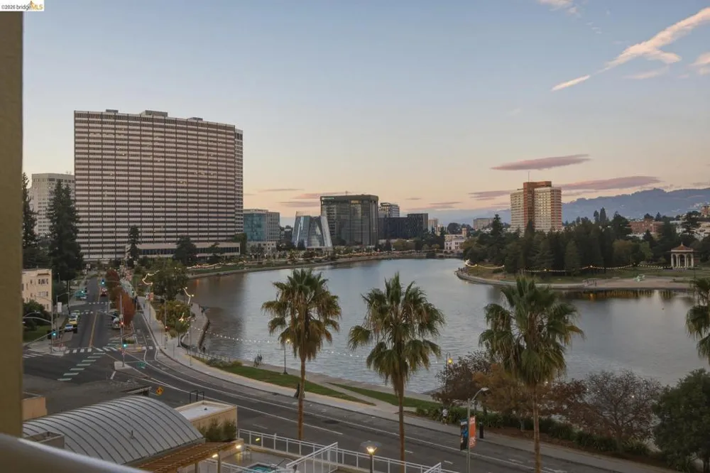 1 Lakeside Dr #607 Oakland, CA 94612