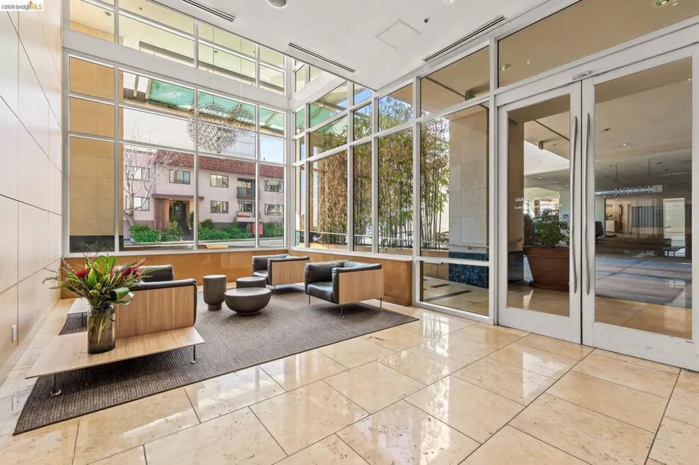 1 Lakeside Dr #607 Oakland, CA 94612