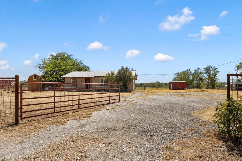 3370 County Road 303 Oglesby, TX 76561