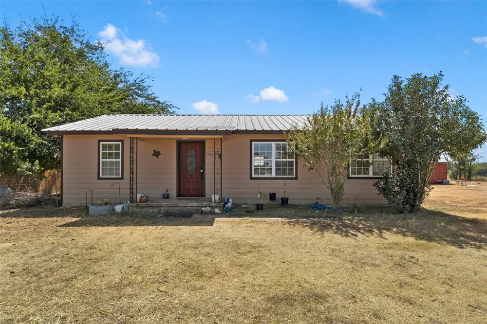3370 County Road 303 Oglesby, TX 76561
