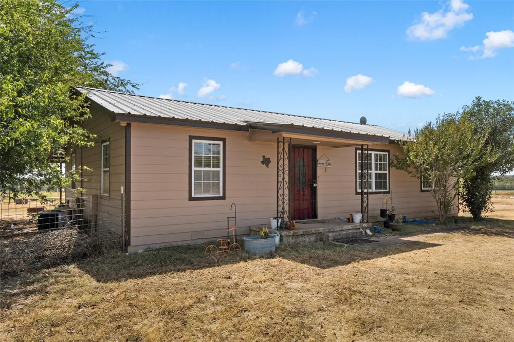 3370 County Road 303 Oglesby, TX 76561