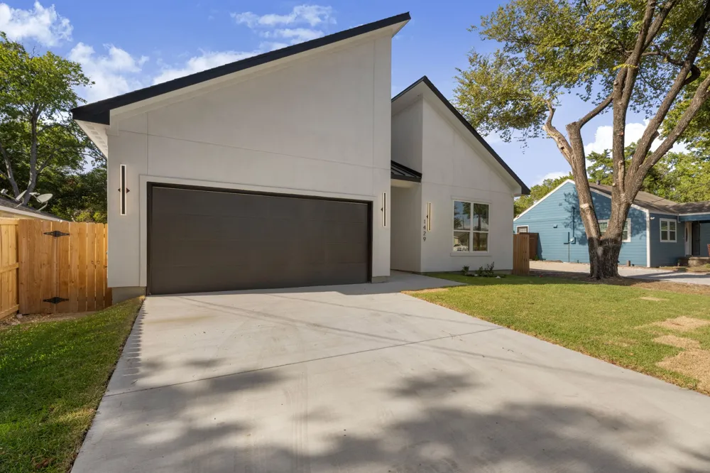 1429 E Ann Arbor Avenue Dallas, TX 75216
