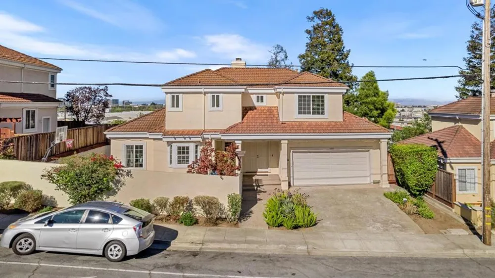 1591 Fifth Avenue Belmont, CA 94002