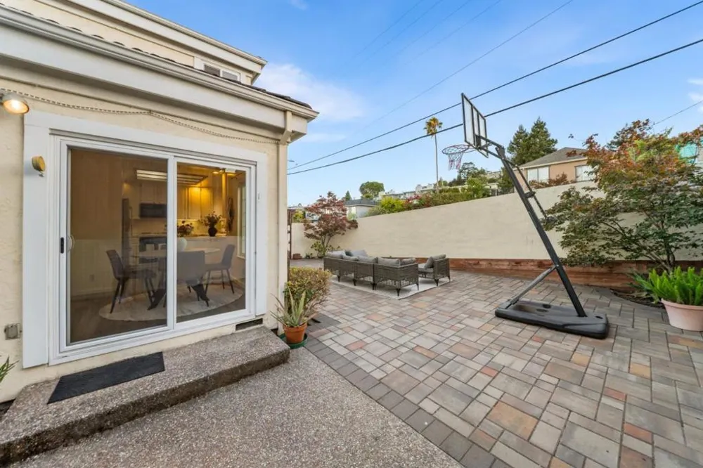 1591 Fifth Avenue Belmont, CA 94002