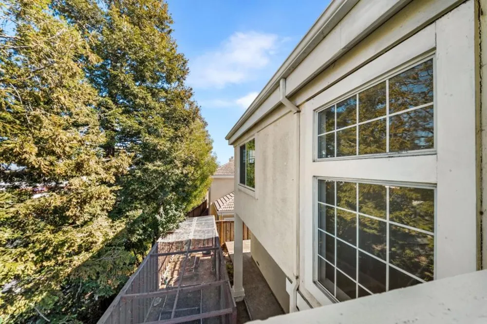 1591 Fifth Avenue Belmont, CA 94002