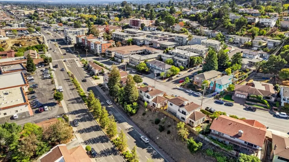 1591 Fifth Avenue Belmont, CA 94002