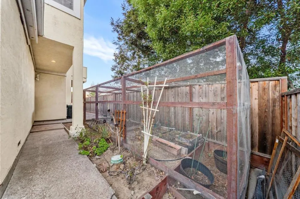 1591 Fifth Avenue Belmont, CA 94002