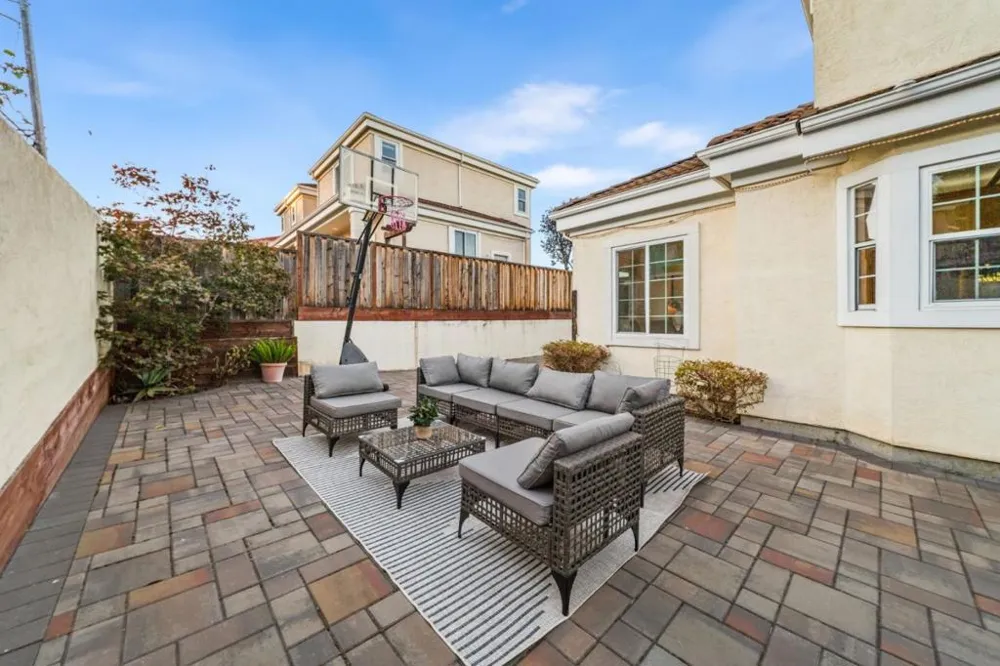 1591 Fifth Avenue Belmont, CA 94002