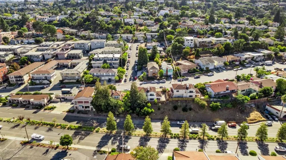 1591 Fifth Avenue Belmont, CA 94002