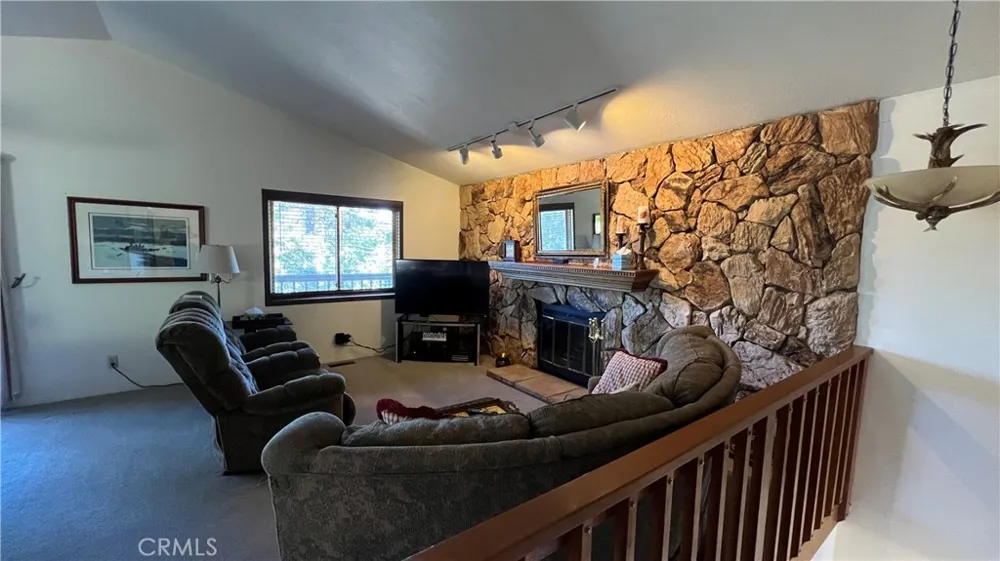 33393 Robin Drive Green Valley Lake, CA 92341