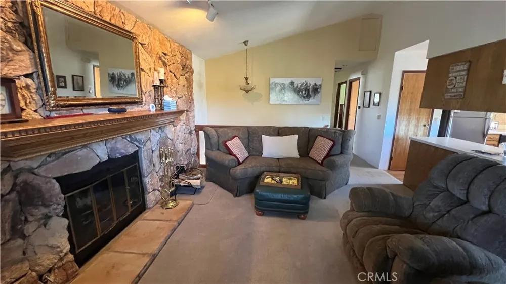 33393 Robin Drive Green Valley Lake, CA 92341