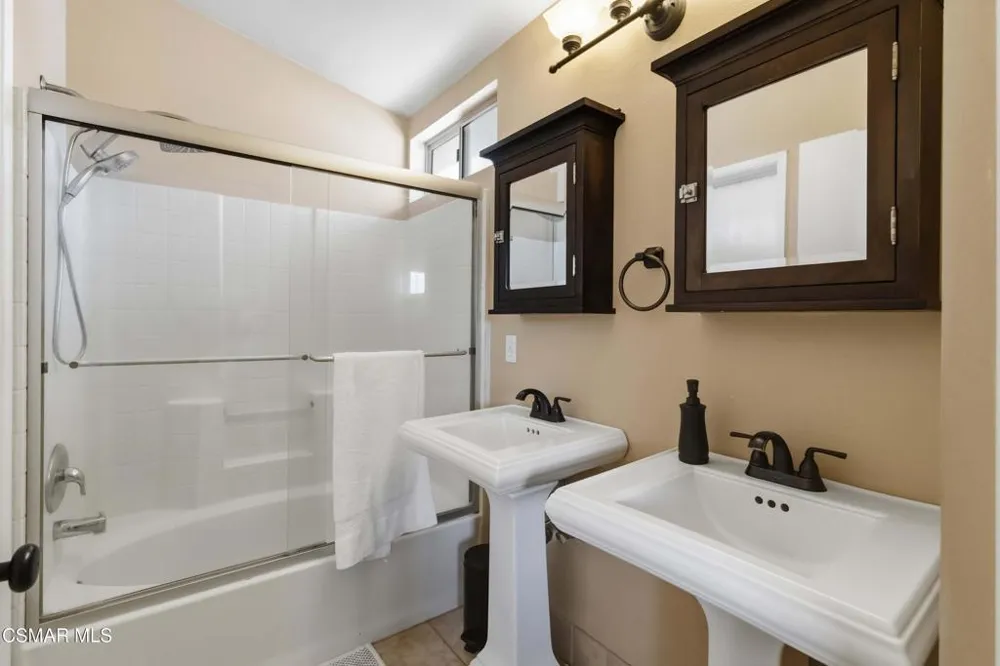 1160 Knottingham Street Simi Valley, CA 93065