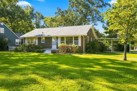207 Sunset Dr