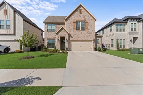 1407 W Brooks Place