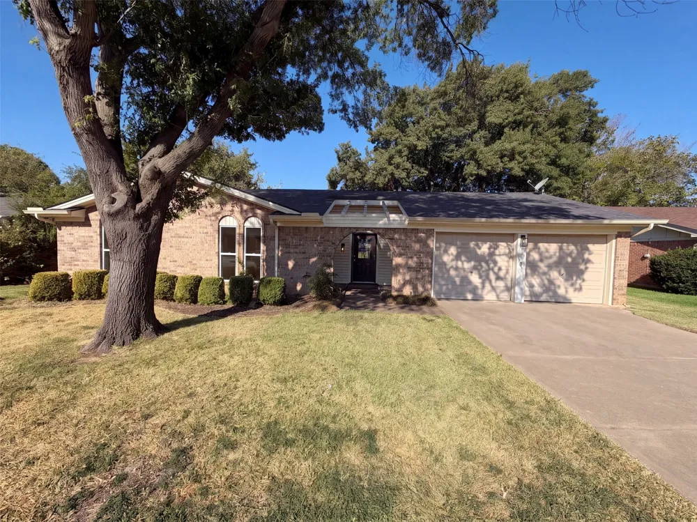 2209 Mountainview Drive Hurst, TX 76054