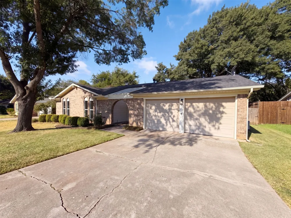 2209 Mountainview Drive Hurst, TX 76054