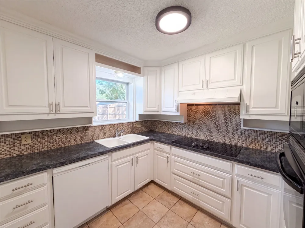 2209 Mountainview Drive Hurst, TX 76054