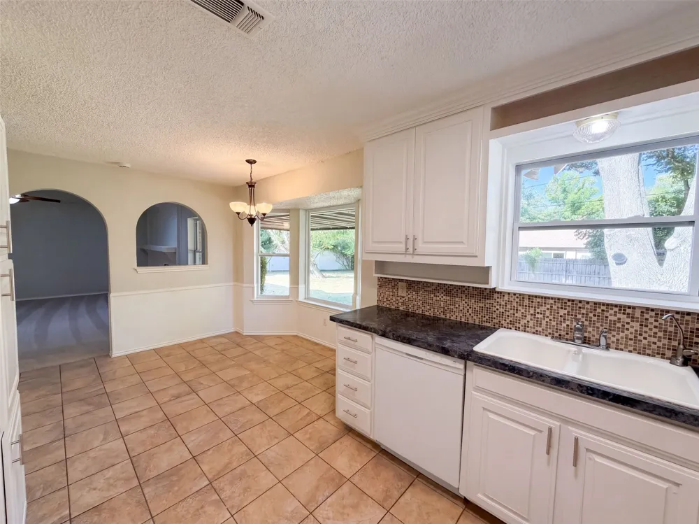 2209 Mountainview Drive Hurst, TX 76054