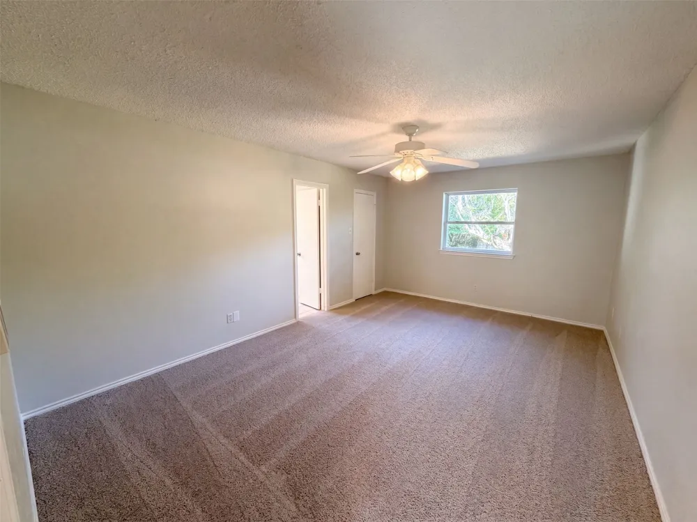 2209 Mountainview Drive Hurst, TX 76054