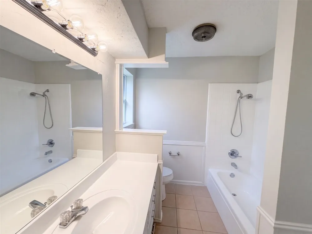 2209 Mountainview Drive Hurst, TX 76054