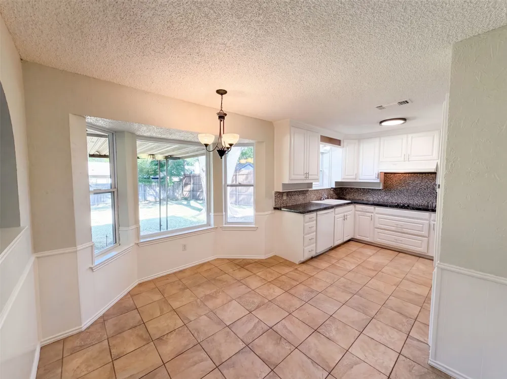 2209 Mountainview Drive Hurst, TX 76054
