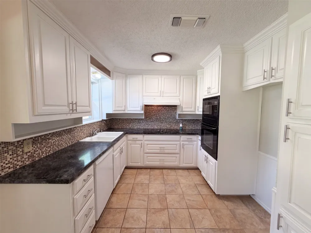 2209 Mountainview Drive Hurst, TX 76054