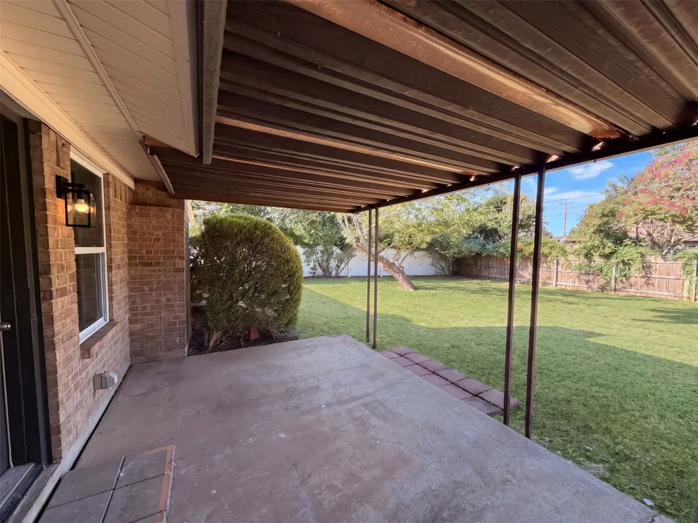 2209 Mountainview Drive Hurst, TX 76054