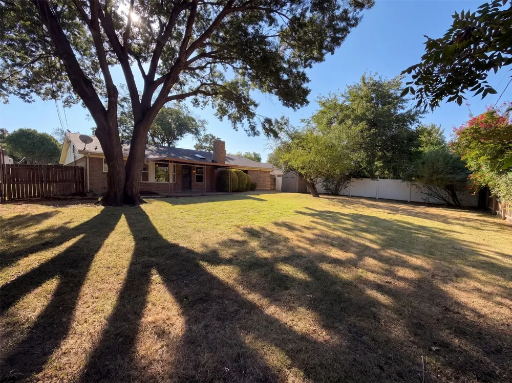 2209 Mountainview Drive Hurst, TX 76054
