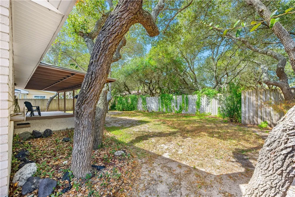 1513 Bluebird Ln Rockport, TX 78382