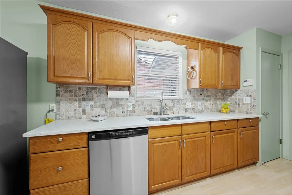 1513 Bluebird Ln Rockport, TX 78382