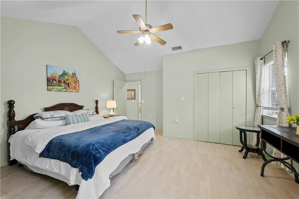 1513 Bluebird Ln Rockport, TX 78382