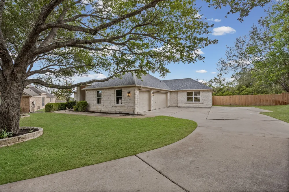 2909 Cavern Mist Lane Austin, TX 78739