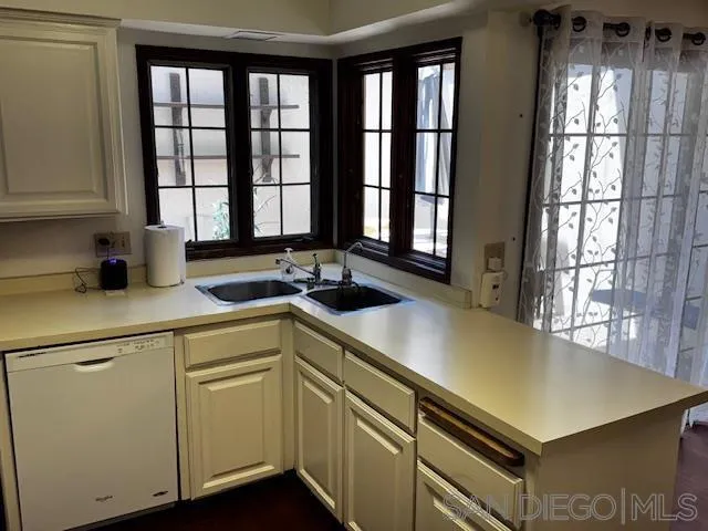 8672 Villa La Jolla #4 La Jolla, CA 92037