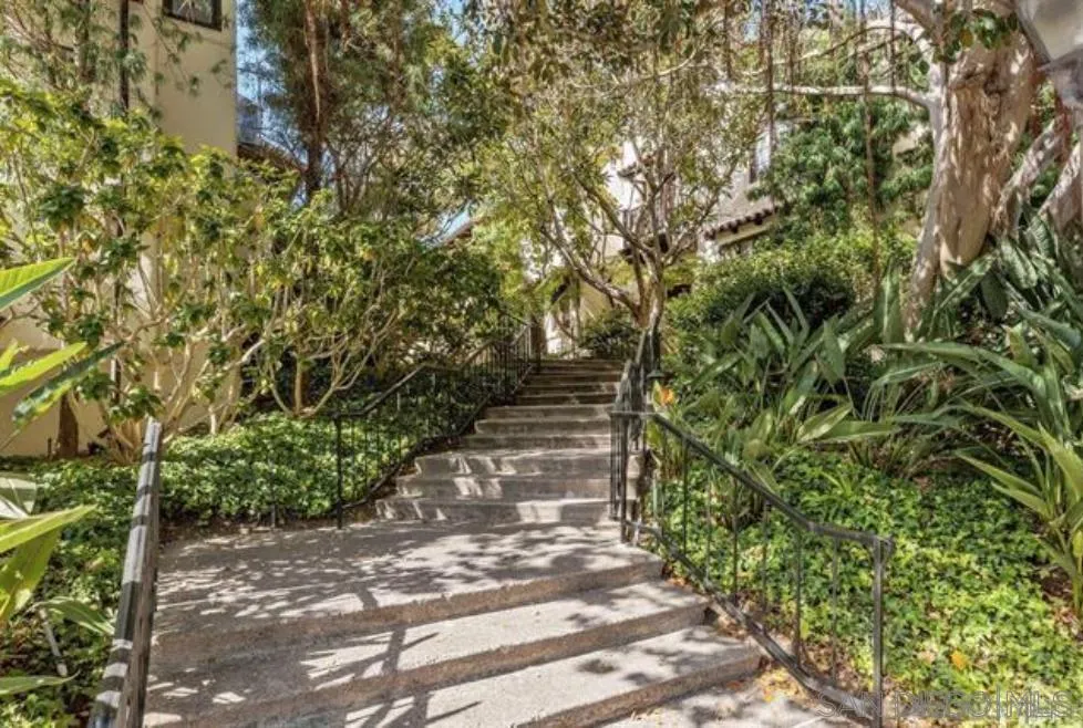 8672 Villa La Jolla #4 La Jolla, CA 92037