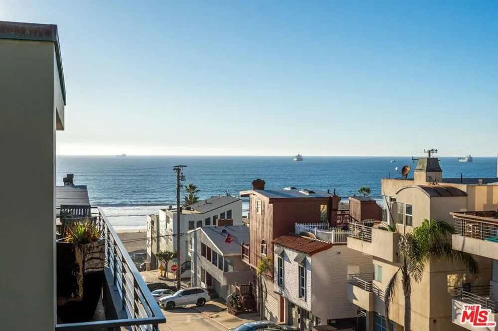 208 43rd Street Manhattan Beach, CA 90266
