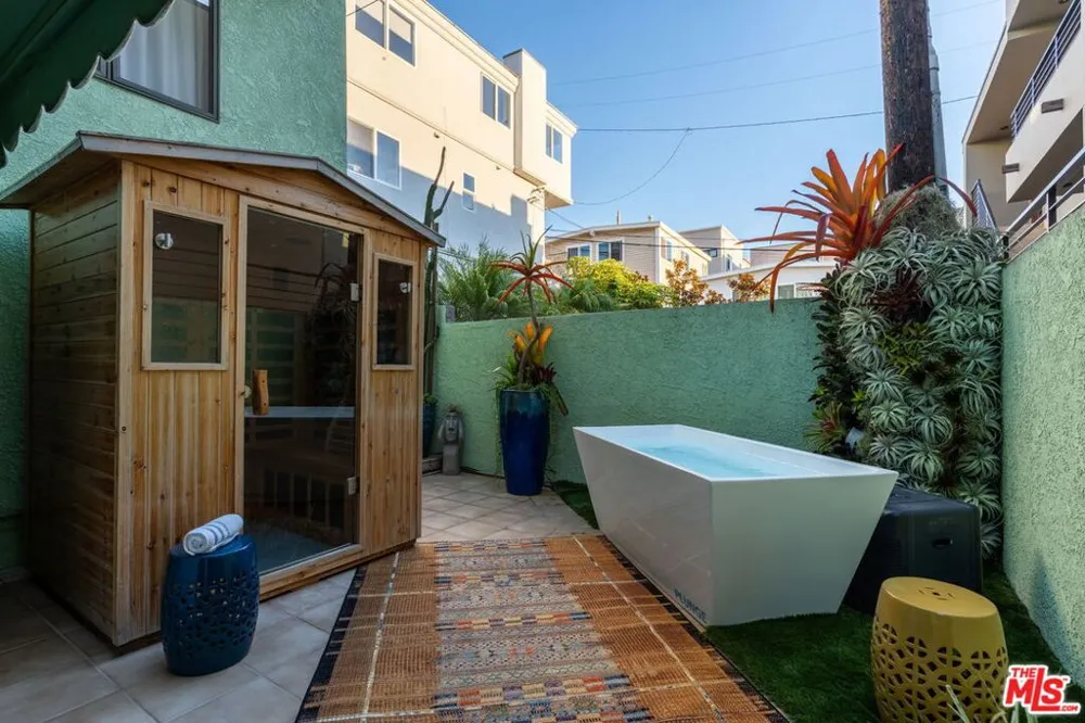 208 43rd Street Manhattan Beach, CA 90266
