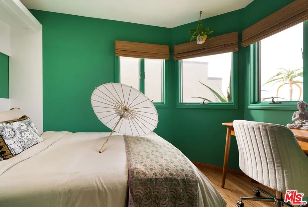 208 43rd Street Manhattan Beach, CA 90266