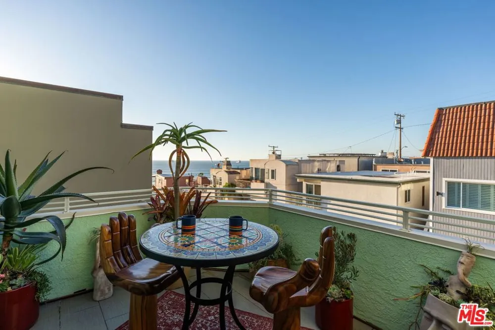 208 43rd Street Manhattan Beach, CA 90266