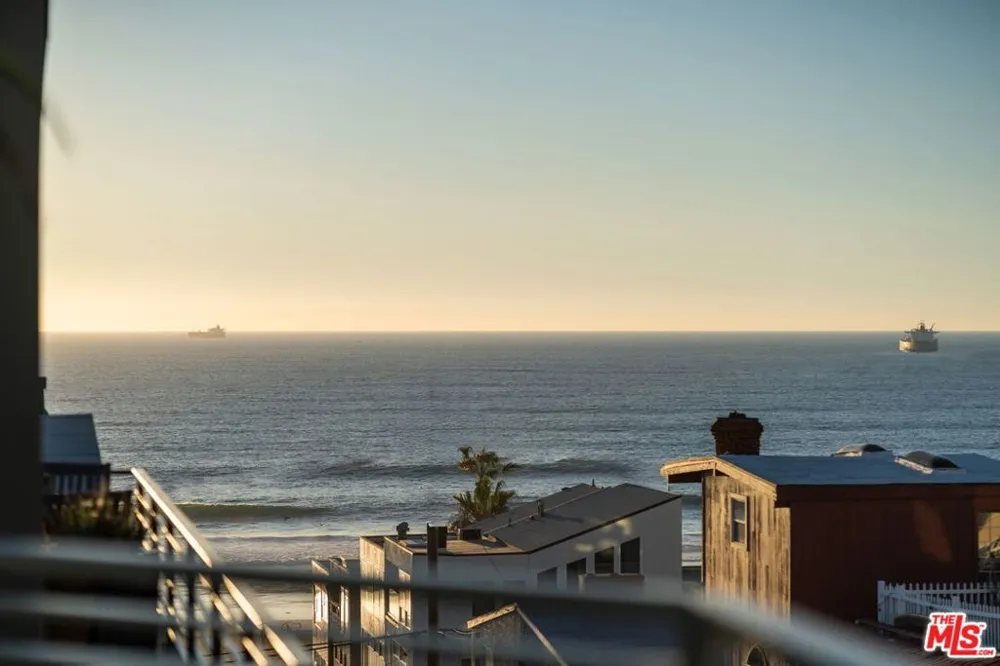 208 43rd Street Manhattan Beach, CA 90266