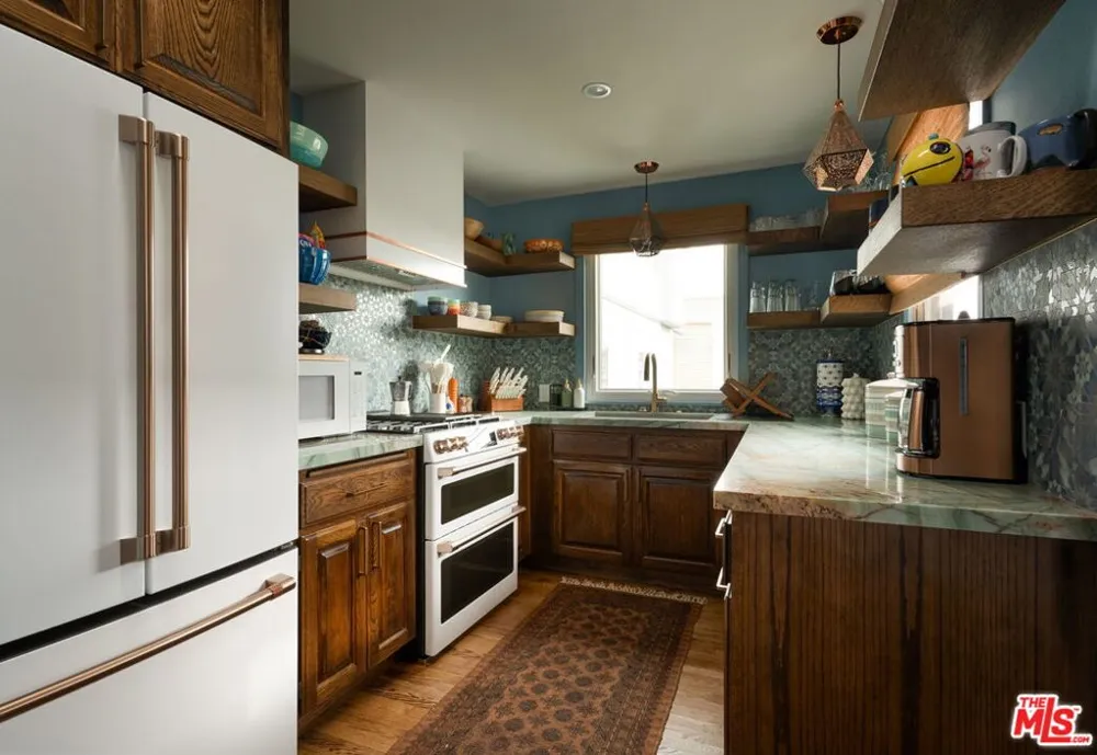 208 43rd Street Manhattan Beach, CA 90266
