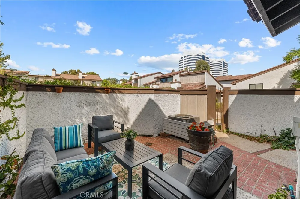 21545 Erwin #96 Woodland Hills, CA 91367