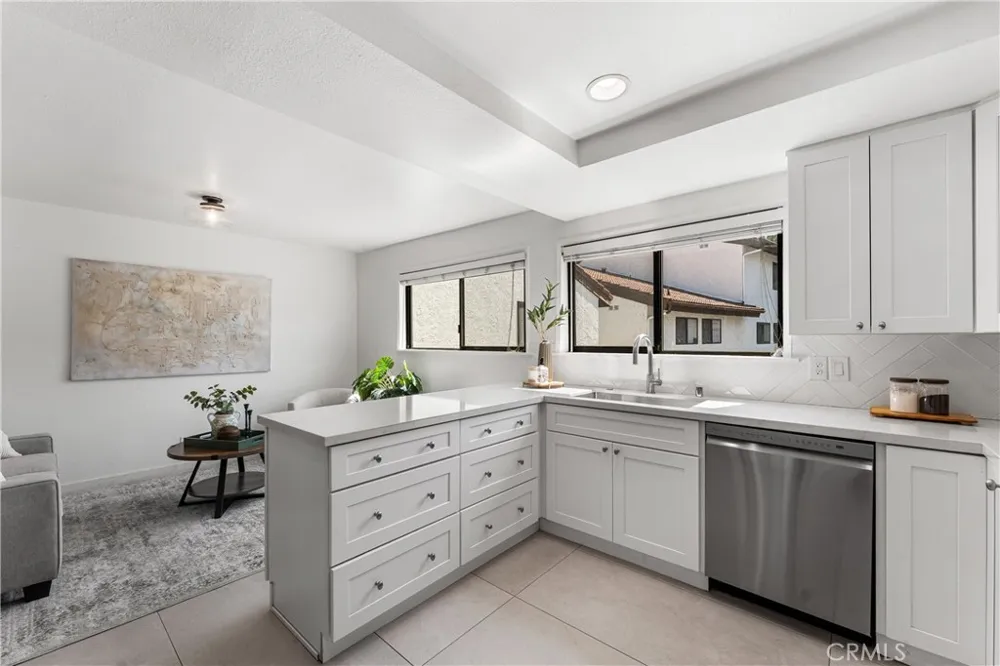 21545 Erwin #96 Woodland Hills, CA 91367