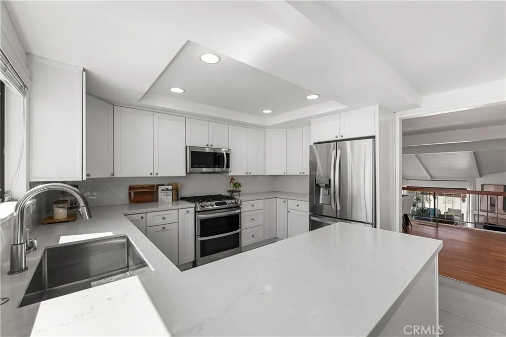 21545 Erwin #96 Woodland Hills, CA 91367