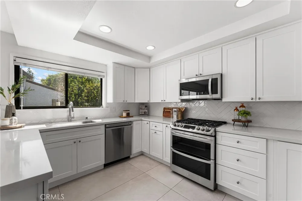 21545 Erwin #96 Woodland Hills, CA 91367