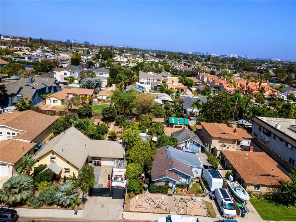 166 Cecil Costa Mesa, CA 92627