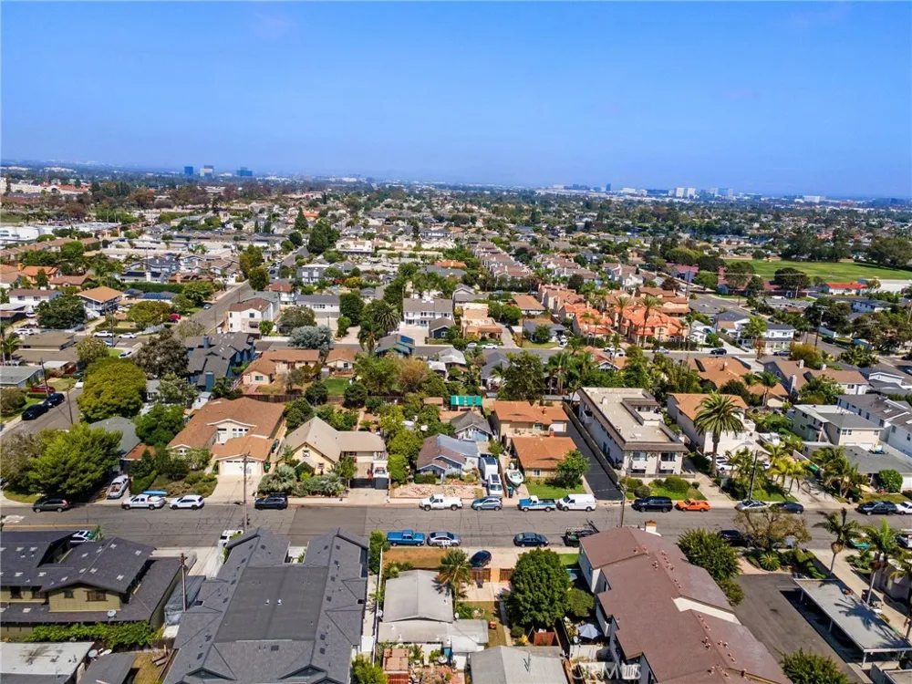 166 Cecil Costa Mesa, CA 92627