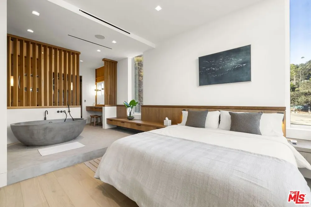 17351 W Sunset Boulevard #3C Pacific Palisades, CA 90272
