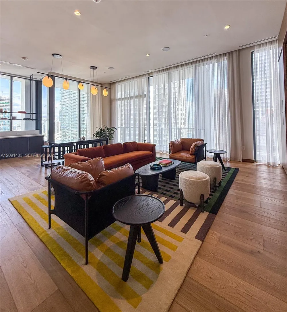 11 NE 6th St #2015 Miami, FL 33132