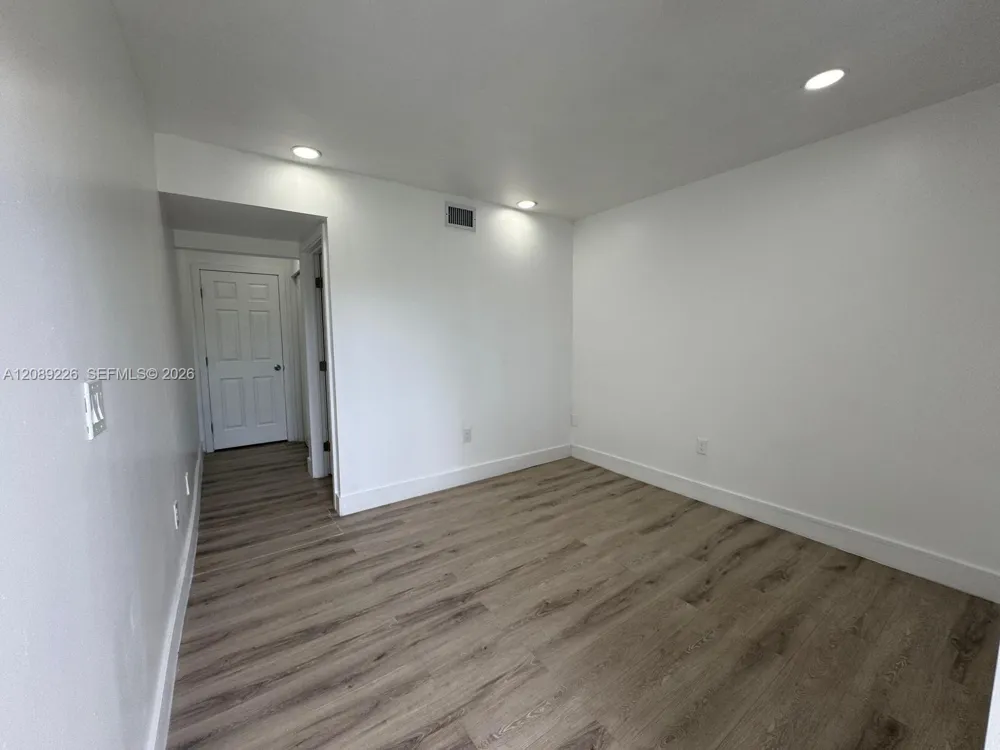 1943 NW 2nd ct #5 Miami, FL 33136