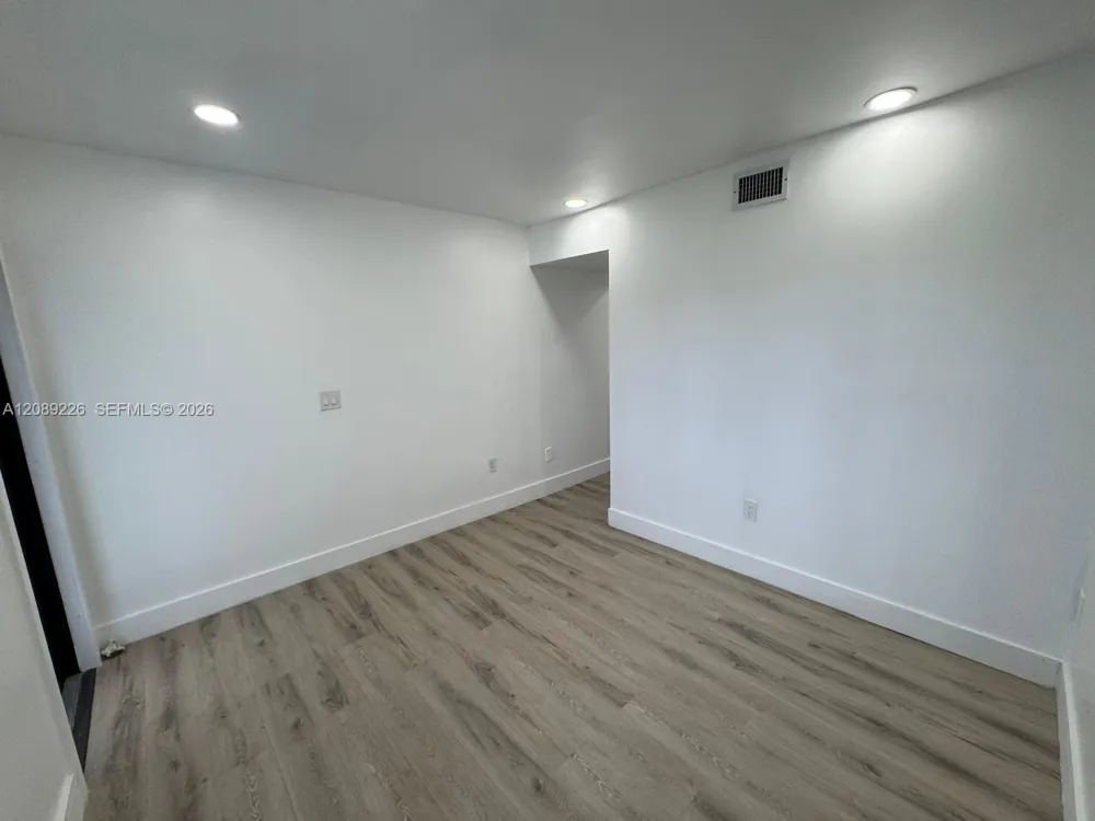 1943 NW 2nd ct #5 Miami, FL 33136